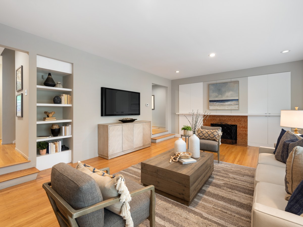 82 Clarewood Lane Oakland, California 94618